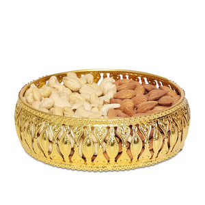 Plateau de service rond doré au design glamour avec 8 compartiments pour noix et fruits secs, plateau en métal gravé fait main - Product Image 2