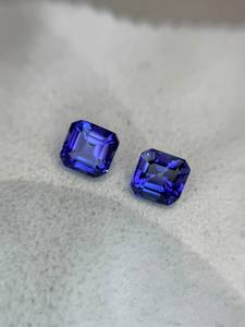 พลอยแทนซาไนต์ธรรมชาติคุณภาพสูง เกรด AA+ ขนาด 8 มม. รูปทรง Asscher Cut จำนวน 2 เม็ด น้ำหนัก 6.15 กะรัต สำหรับทำเครื่องประดับ/นักสะสม - Product Image 2