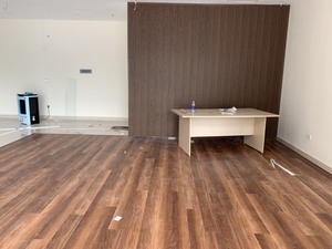 Suelo SPC de Lujo Moderno, Tabla Mediana, Resistente al Agua, Sistema de Clic, Uso en Interiores, Aspecto de Madera, Recubrimiento UV - Product Image 3