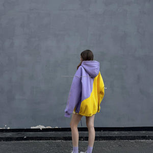 Sweat-shirt à capuche court personnalisé avec impression et empiècements pour femme, sweat-shirt de haute qualité, sweat-shirt personnalisé, sweat-shirt à blocs de couleur - Product Image 2