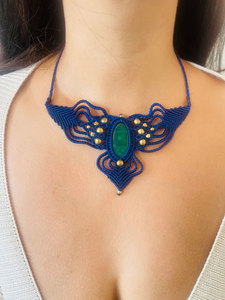 Collar de Macramé Hecho a Mano con Malaquita, Gema Verde, Colgante de Macramé Azul Intrincado, Joyería Boho Tribal con Cristal Curativo - Product Image 4