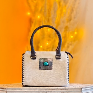 กระเป๋าเดินทางหนังแท้ทำมือ 100% รุ่นมินิสปีดดี้ ประดับหินเทอร์ควอยซ์และขนสัตว์ สำหรับผู้หญิง - Product Image 1