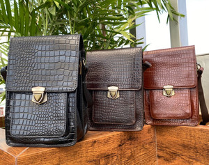 Nueva venta al por mayor patrón de cocodrilo bolso de cuero genuino estilo Vintage cuero de grano completo OEM/ODM diseño bandolera para Unisex - Product Image 4