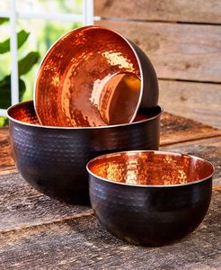 Bol de service artisanal en cuivre massif pour fruits secs, collations et emballage cadeau festif avec un attrait décoratif élégant - Product Image 1
