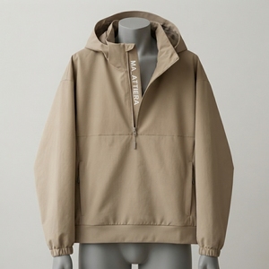 Chaqueta cortavientos beige con capucha y media cremallera para hombre, ligera, tipo anorak, con bolsillo frontal. - Product Image 1