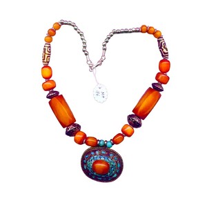 Collar bohemio con piedras turquesas – Joyería tribal hecha a mano con cuentas – Collar de joyería bohemia rústica para mujer - Product Image 6