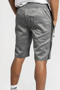 Shorts gris personnalisés pour hommes en polyester avec cordon de serrage à la taille et logo imprimé sur le devant, décontractés, séchage rapide, poches, taille mi-haute - Product Image 2
