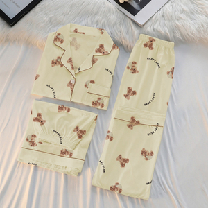 Conjunto de Pijama de Satén Amarillo para Mujer, 3 Piezas, Estampado de Osos de Dibujos Animados, Manga Corta, Cuello con Muescas, Pantalones Cortos con Cintura Elástica - Product Image 4