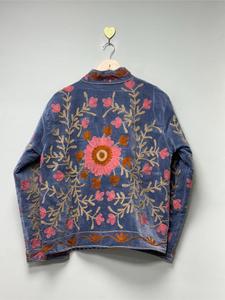 เสื้อแจ็คเก็ตซูซานีปักลายดอกไม้กำมะหยี่สีน้ำเงินพรีเมียม แขนยาว คอตั้ง สไตล์โบฮีเมียน เสื้อโค้ทฤดูหนาวสำหรับผู้หญิง - Product Image 3