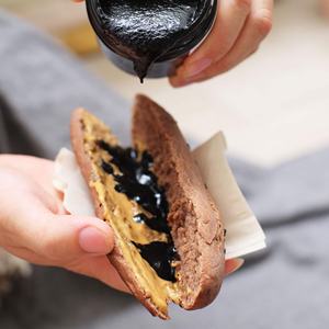 Beurre de sésame noir artisanal, moulu à la pierre et torréfié au feu de bois, pâte de noix pure et naturelle - Product Image 1