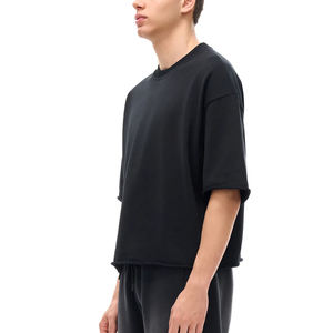 Camiseta Corta de Felpa Francesa de Alta Calidad con Borde sin Rematar, 300g, Estilo Urbano, Color Negro Sólido, Diseño Personalizado para Hombre - Product Image 2