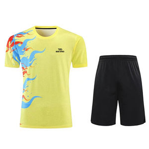 Uniforme de tenis de calidad profesional con construcción transpirable para actividades de partido. - Product Image 1