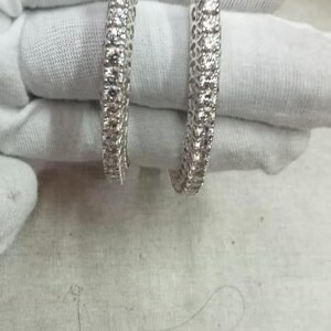 Bracelet jonc en moissanite très demandé pour femmes, bijoux fins avec pierres à taille brillante, disponible au meilleur prix - Product Image 3