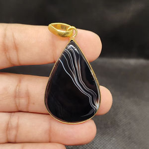 Colgante de Ágata Natural Rayada con Bisel de Latón, Joyería Fina para Boda, Material Principal Incluido - Product Image 1