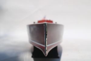 Modelo de Lancha Rápida de Madera Hecho a Mano, Estilo Plantation Bootlegger - Casco de Barco de Carreras Vintage de 1924, Listo para Conversión a Control Remoto - Product Image 1