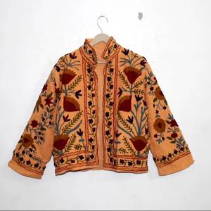 Chaqueta de algodón Suzani bordada a mano abrigo amarillo mujer desgaste chaquetas de invierno - Product Image 1