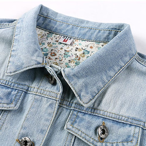 Chaqueta vaquera para mujer, corte ajustado, cuello vuelto, chaqueta vaquera de moda con bolsillos en el pecho y laterales. - Product Image 2
