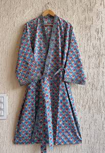 Kimono de Algodón con Estampado Floral Hecho a Mano, Túnica de Verano, Kimono Corto Talla Única, Cubrebaño Hecho a Mano para la Playa - Product Image 4