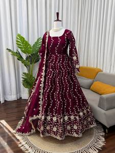 Conjunto de 3 Piezas Anarkali para Mujer, Top de Seda Fandy, Pantalón y Dupatta con Bordado de Hilo y Lentejuelas, para Bodas Indias/Pakistaníes, Graduaciones y Fiestas - Product Image 6