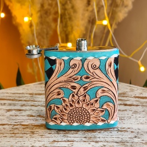 Venus Leathers Nouveauté 2026 En gros Gourde à liqueur portable 8oz en acier inoxydable enveloppée de cuir de vachette marron, cuir travaillé à la main - Product Image 2