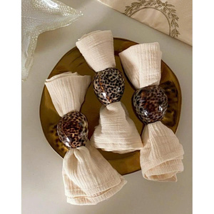 Anneau de serviette en coquille de cauris, coquille naturelle polie, porte-serviettes rustique, décoration de table, taille 6-7 cm, meilleur prix pour la vente en gros - Product Image 2