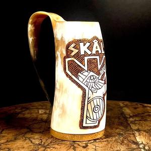 Taza Artesanal de Cuerno de Búfalo para Fiestas Temáticas Vikingas y Eventos Medievales, Ecológica, para Cerveza/Ale/Mead - Product Image 1