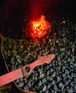 Porte-chaussettes de Noël en métal personnalisés, décoration rustique pour cheminée, chaussettes en feutre - Product Image 2