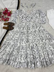 Traje Anarkali Bordado en Georgette Sintética Blanca - Product Image 5