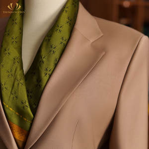 El conjunto de traje para mujer Timeless Beauty Brown es un elemento clásico y sofisticado de la Colección Femenina. - Product Image 6