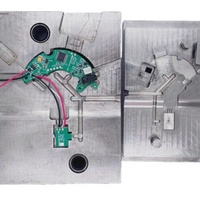Conception de moules de surmoulage personnalisés pour modules de circuits imprimés et composants LED utilisés dans l'électronique automobile et les appareils intelligents