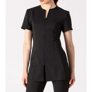 Tunique d'uniforme en polyester respirante noire à manches courtes et fermeture éclair sur le devant pour femmes, avec logo personnalisé, idéale pour les salons et les spas - Product Image 5