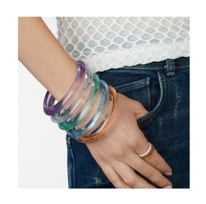 กำไลข้อมือเรซิ่นคุณภาพสูง สีตามสั่ง ขายส่ง ผู้ส่งออก คุณภาพสูง 100% ปราศจากนิกเกิล ปราศจากสารตะกั่ว สำหรับทุกเพศ ฉลองครบรอบ - Product Image 2