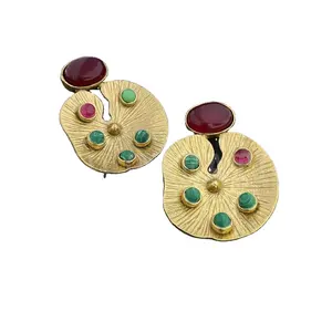 Boucles d'oreilles élégantes en pierres précieuses plaquées or de style grande fleur Bijoux en laiton faits à la main avec placage d'argent SKU7101 - Product Image 1