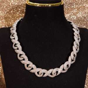 Cadena de Lujo con Diseño Infinito en Plata de Ley 925 con Diamantes Moissanite VVS Brillantes para Uso Diario - Product Image 1