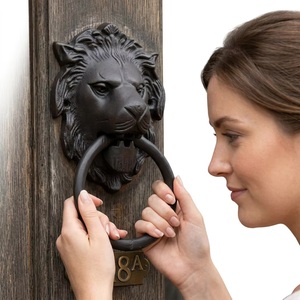 Battant de porte traditionnel en fonte noir mat à motif tête de lion pour chambre, salon, cuisine, commode, armoire et tiroir - Product Image 1
