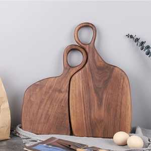 Planche à découper en bois faite à la main |   Planche à découper et à servir en bois naturel |   Accessoires de cuisine écologiques - Product Image 3
