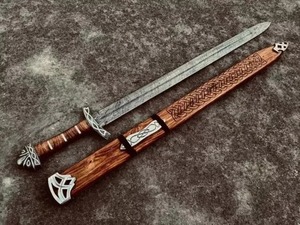 Épée à lame droite avec manche en bois, acier Damas, épaisseur 0,6 mm, lame unique, non réglable, personnalisable OEM, fabriquée à la main - Product Image 4