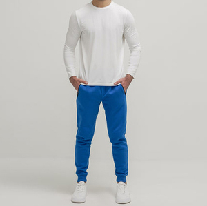 เสื้อยืดคอกลมแขนยาวสีขาวสำหรับผู้ชาย ผ้าฝ้าย ทรงปกติ สวมใส่สบาย ระบายอากาศได้ดี - Product Image 1