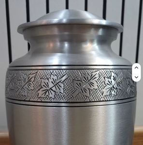 Urna de cremación de metal, frasco conmemorativo de aluminio, recipiente para cenizas grabado, decoración redonda para mesa - Product Image 1