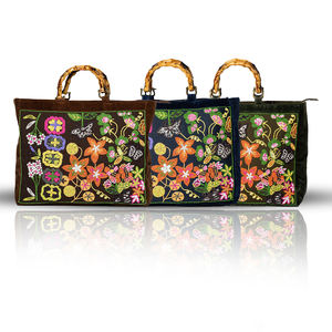 Sacs fourre-tout brodés à la main, sacs fourre-tout élégants pour femmes, sacs fourre-tout naturels faits à la main, sacs de plage d'été, sacs fourre-tout au design tendance, vente en gros OEM - Product Image 4