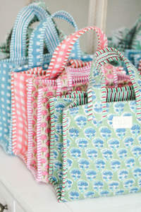 Bolsa de Compras Personalizada con Logotipo, Acolchada, de Algodón Floral, con Cierre, para el Uso Diario - Product Image 4