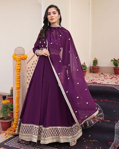 Dernier modèle de robe Anarkali traditionnelle pour femme, violette, manches 3/4, en crêpe de georgette, semi-couturée, pour mariages et fêtes - Product Image 5