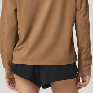 Camiseta de Manga Larga para Mujer, Diseño Relajado y Cómodo, Material de Alta Calidad, Color Sólido, Estilo Moderno y Minimalista - Product Image 6