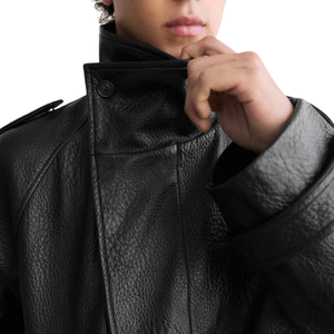 Blouson streetwear noir en cuir véritable pour homme, col boutonné, épaulettes, poignets ajustables, coupe oversize, texture texturée - Product Image 6