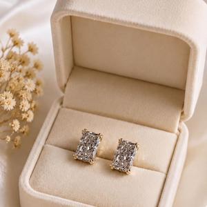 Boucles d'oreilles clous en diamant de laboratoire taille Radiant, or massif 10K 14K 18K, clarté E, VVS, certifiées IGI - Product Image 1