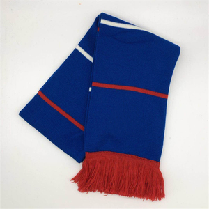 ผ้าพันคอไหมพรมอะคริลิคแบบยูนิเซ็กซ์สั่งทำได้ พิมพ์ลายสองด้าน น้ำหนักเบา รูปทรงสี่เหลี่ยม ป้องกันลม สำหรับแฟนฟุตบอล ผ้าพันคอไหมพรมฤดูหนาว สำหรับทีมมหาวิทยาลัย - Product Image 1