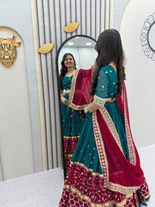 Conjunto de Lehenga Choli y Dupatta de Georgette Sintético con Bordado de Hilo y Lentejuelas - Product Image 3