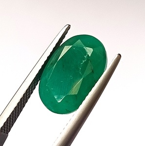 Piedra Preciosa de Esmeralda Verde Zambiana Natural de 5.50 Quilates, Corte Ovalado Facetado, para Joyería - Product Image 3