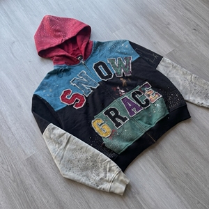 Sudadera con Capucha y Cierre de Cremallera Snow Grace, Diseño con Bloques de Color y Apliques, Corte Regular, Unisex, Ropa de Invierno - Product Image 6