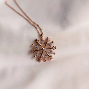 Collar con Colgante de Diamante Cultivado en Laboratorio con Forma de Copo de Nieve en Oro Blanco - Product Image 3